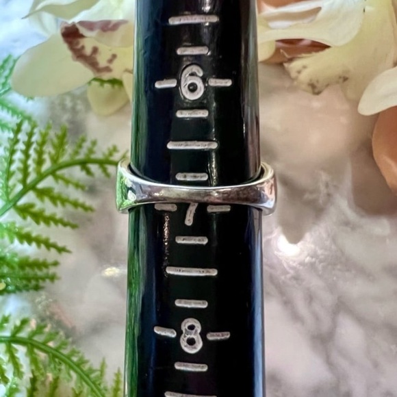 Vintage Blue and White Diamond Crossover style ring. Solid 925 Sterling Silver. - Picture 10 of 15